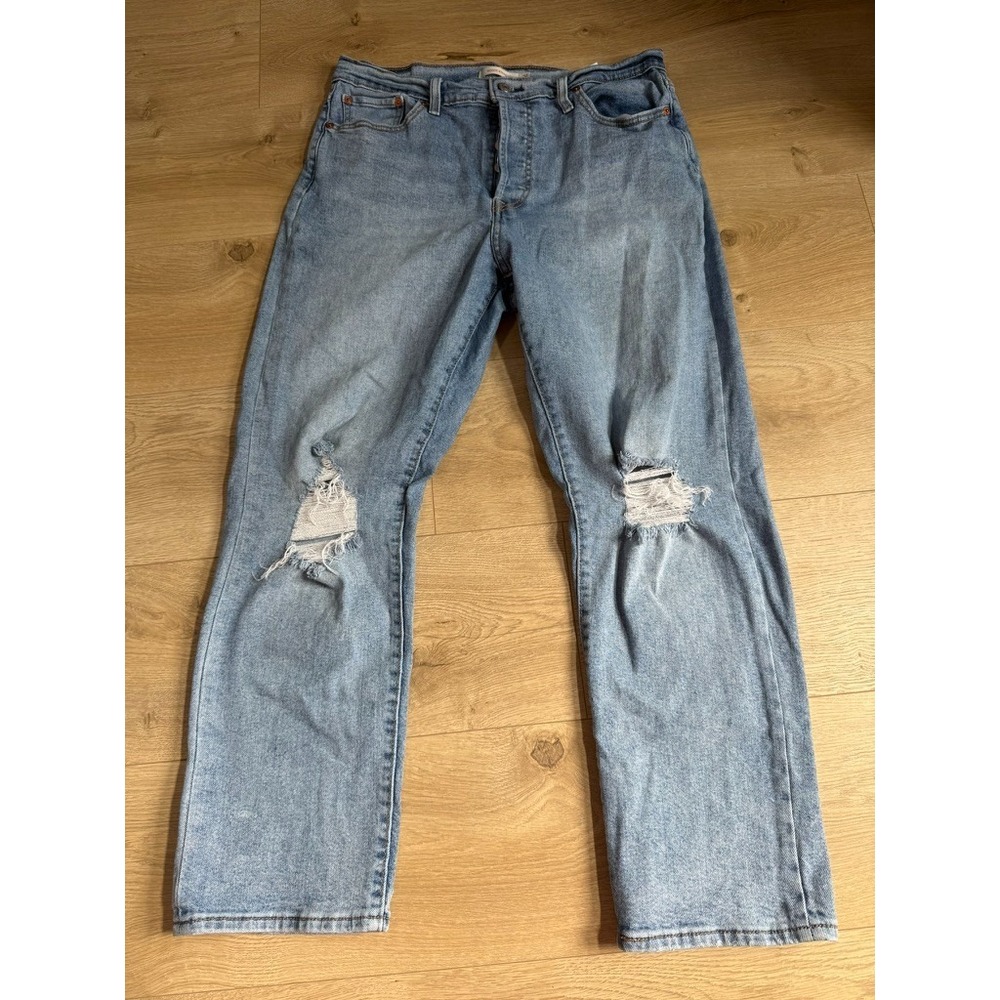 EUC Levis Wedge Straight high rise distressed stretch button fly jeans size 32